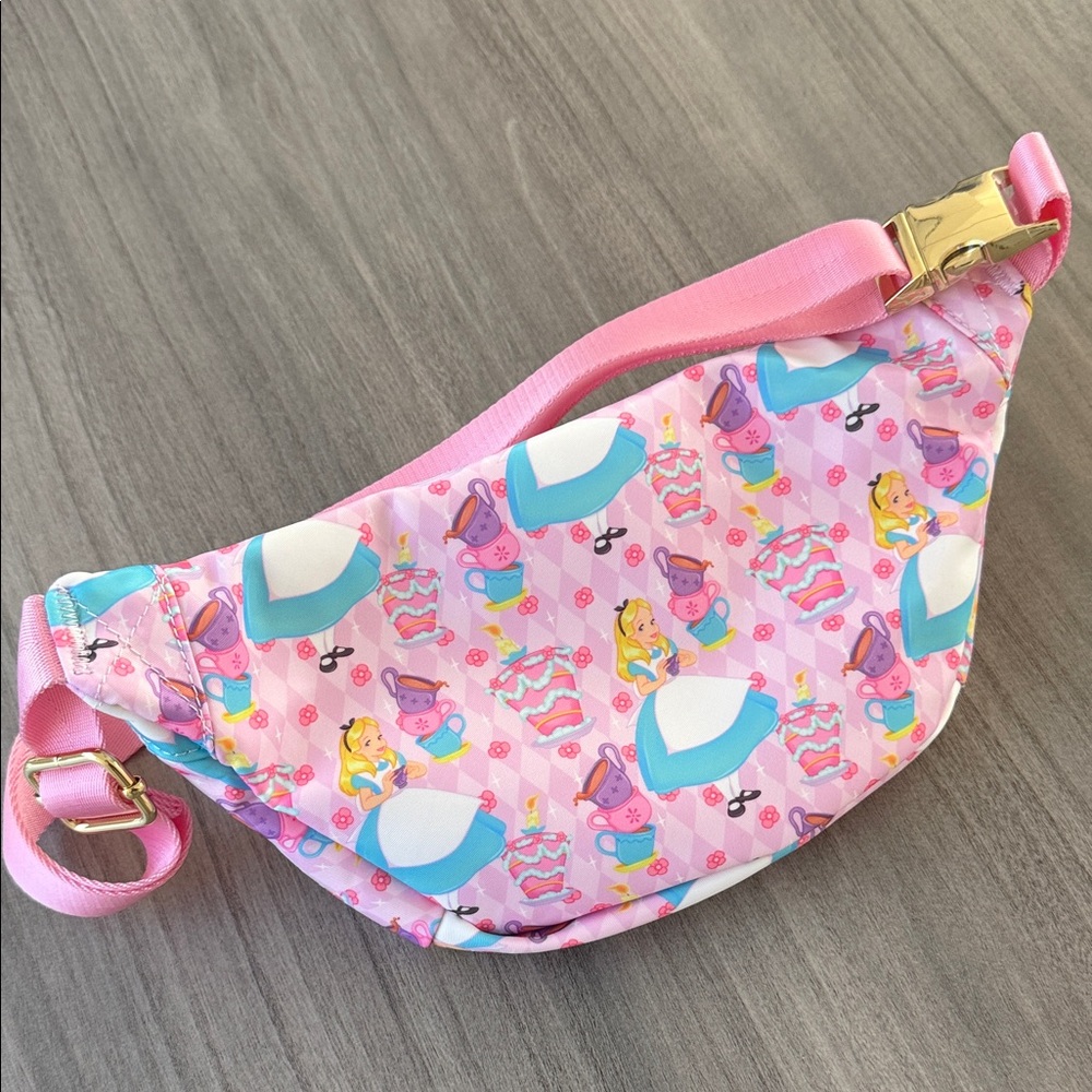 NWOT Stoney Clover Lane Alice in Wonderland Fanny Pack - Picture 4 of 5